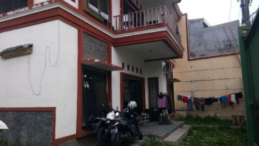 737. Dijual rumah murah di Jalan Darmokali Surabaya